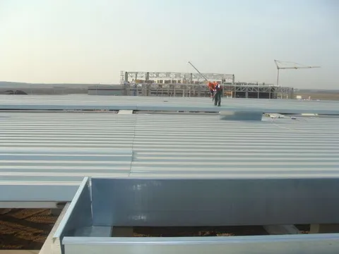 Constructie hala si montaj acoperis – Hala Schlumberger – fotografie 4