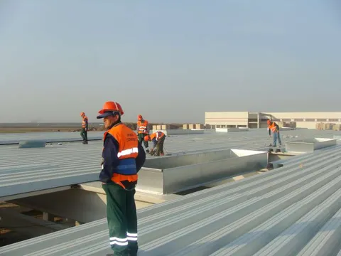 Constructie hala si montaj acoperis – Hala Schlumberger – fotografie 5