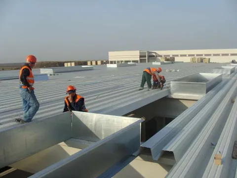Constructie hala si montaj acoperis – Hala Schlumberger – fotografie 6