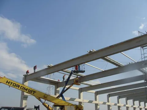 Constructie hala si montaj acoperis – Hala Schlumberger – fotografie 8