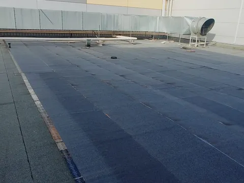 Hidroizolație acoperiș Sun Plaza București – membrană bituminoasă SikaShield – fotografie 1