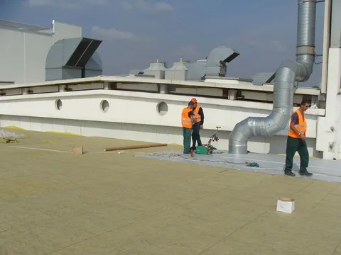 Hidroizolatie si montaj acoperis hala Continental Timisoara – fotografie 28