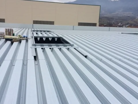 Hidroizolații cu membrane PVC la fabrica de hârtie ECOPAPER Zărnești, Brașov – fotografie 3