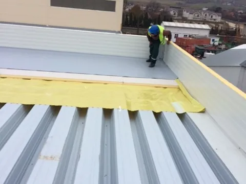 Hidroizolații cu membrane PVC la fabrica de hârtie ECOPAPER Zărnești, Brașov – fotografie 7