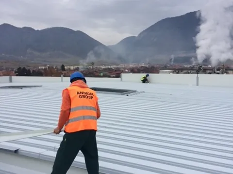 Hidroizolații cu membrane PVC la fabrica de hârtie ECOPAPER Zărnești, Brașov – fotografie 9