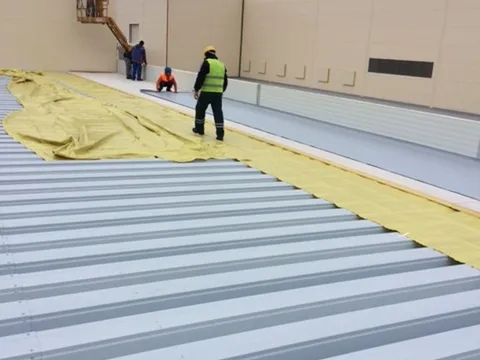 Hidroizolații cu membrane PVC la fabrica de hârtie ECOPAPER Zărnești, Brașov – fotografie 10