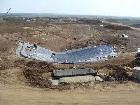 Impermeabilizare lacuri – teren golf Arad – fotografie 6