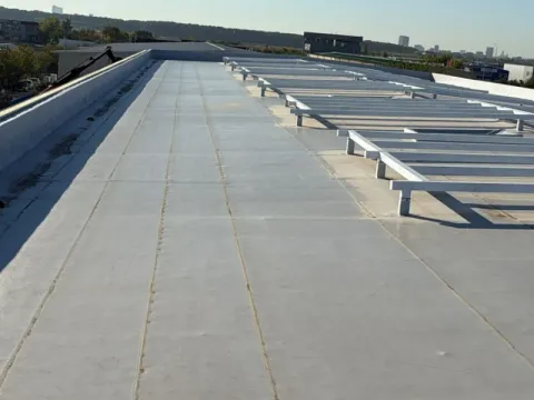 Montaj acoperiș hale depozitare Otopeni – Membrană PVC Sika 20G – fotografie 12