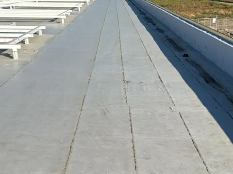 Montaj acoperiș hale depozitare Otopeni – Membrană PVC Sika 20G – fotografie 13