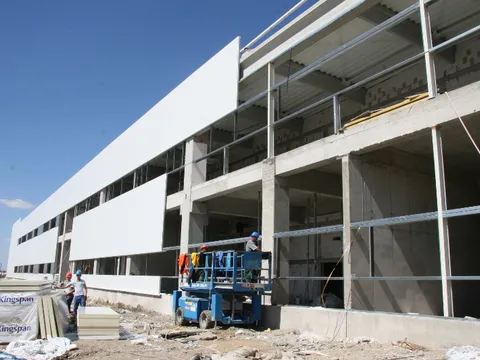 Montaj hala metalica si hidroizolatie acoperis Dietrich – Heraeus Sacalaz – Timisoara – fotografie 6