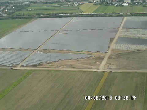 Montaj panouri fotovoltaice in cadrul West Park Ploiesti – fotografie 7