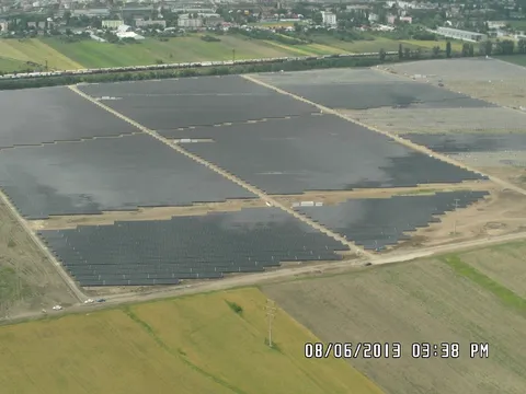 Montaj panouri fotovoltaice in cadrul West Park Ploiesti – fotografie 8