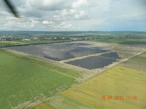 Montaj panouri fotovoltaice in cadrul West Park Ploiesti – fotografie 105