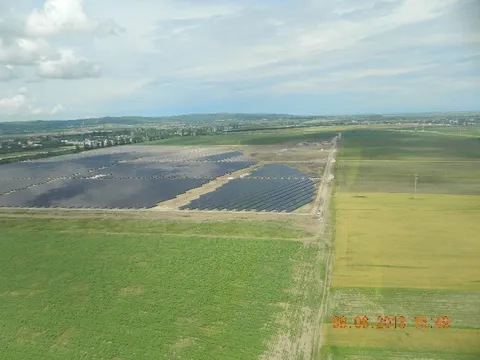Montaj panouri fotovoltaice in cadrul West Park Ploiesti – fotografie 106