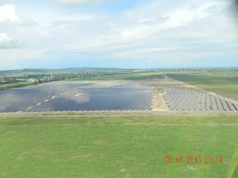 Montaj panouri fotovoltaice in cadrul West Park Ploiesti – fotografie 107
