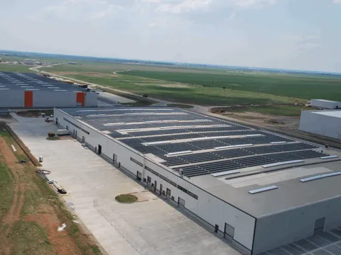 Montaj panouri fotovoltaice in cadrul West Park Ploiesti – fotografie 136