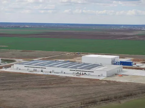 Montaj panouri fotovoltaice in cadrul West Park Ploiesti – fotografie 138