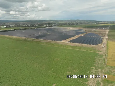 Montaj panouri fotovoltaice in cadrul West Park Ploiesti – fotografie 17