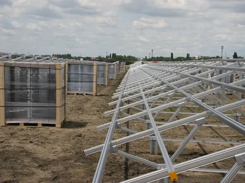 Montaj panouri fotovoltaice in cadrul West Park Ploiesti – fotografie 20