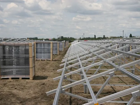 Montaj panouri fotovoltaice in cadrul West Park Ploiesti – fotografie 23