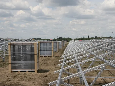 Montaj panouri fotovoltaice in cadrul West Park Ploiesti – fotografie 24