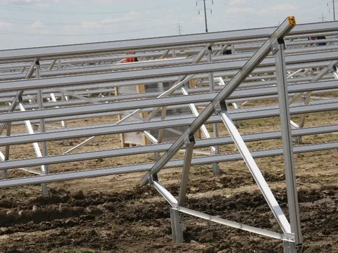 Montaj panouri fotovoltaice in cadrul West Park Ploiesti – fotografie 30