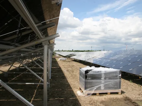 Montaj panouri fotovoltaice in cadrul West Park Ploiesti – fotografie 35