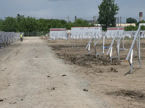 Montaj panouri fotovoltaice in cadrul West Park Ploiesti – fotografie 39