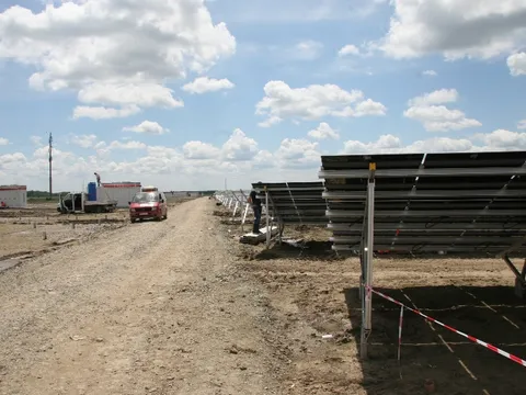 Montaj panouri fotovoltaice in cadrul West Park Ploiesti – fotografie 48