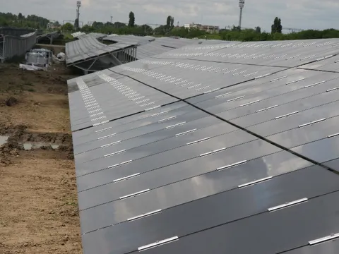 Montaj panouri fotovoltaice in cadrul West Park Ploiesti – fotografie 52