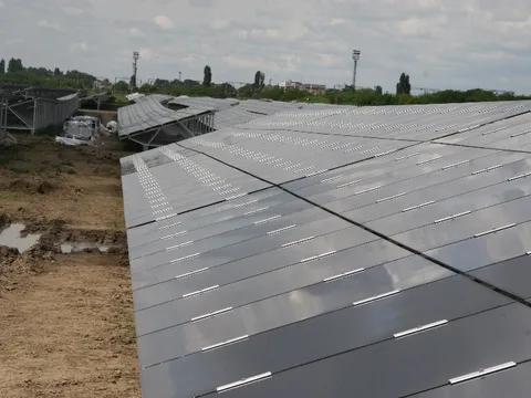 Montaj panouri fotovoltaice in cadrul West Park Ploiesti – fotografie 53