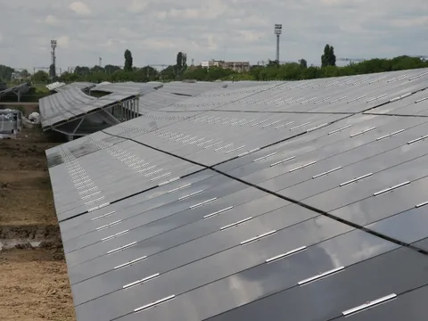 Montaj panouri fotovoltaice in cadrul West Park Ploiesti – fotografie 56