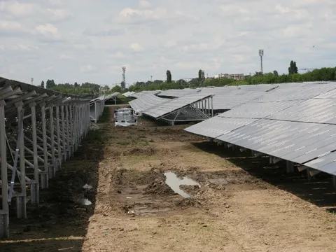 Montaj panouri fotovoltaice in cadrul West Park Ploiesti – fotografie 57