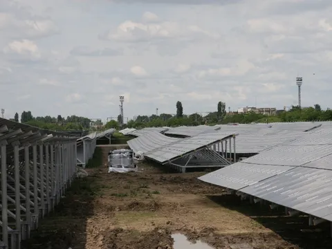 Montaj panouri fotovoltaice in cadrul West Park Ploiesti – fotografie 58