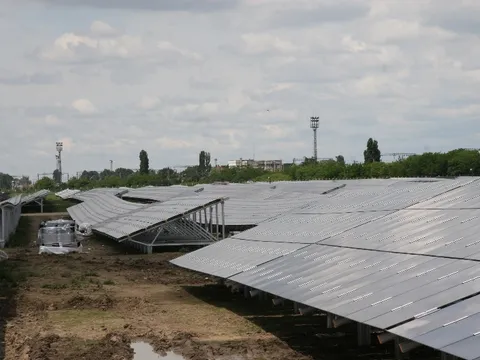 Montaj panouri fotovoltaice in cadrul West Park Ploiesti – fotografie 59