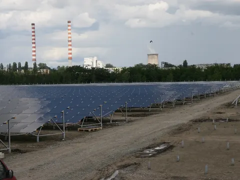 Montaj panouri fotovoltaice in cadrul West Park Ploiesti – fotografie 70