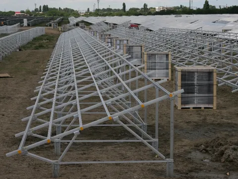 Montaj panouri fotovoltaice in cadrul West Park Ploiesti – fotografie 72