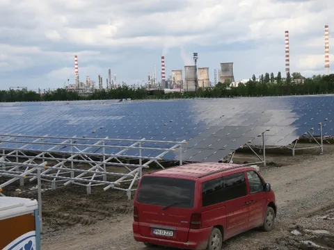 Montaj panouri fotovoltaice in cadrul West Park Ploiesti – fotografie 74