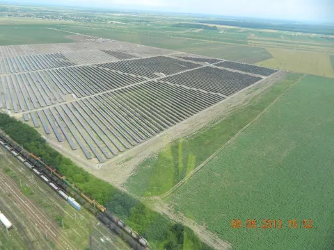Montaj panouri fotovoltaice in cadrul West Park Ploiesti – fotografie 80