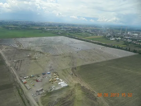 Montaj panouri fotovoltaice in cadrul West Park Ploiesti – fotografie 89