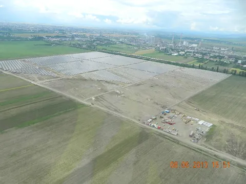 Montaj panouri fotovoltaice in cadrul West Park Ploiesti – fotografie 90