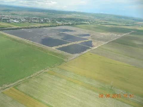 Montaj panouri fotovoltaice in cadrul West Park Ploiesti – fotografie 95