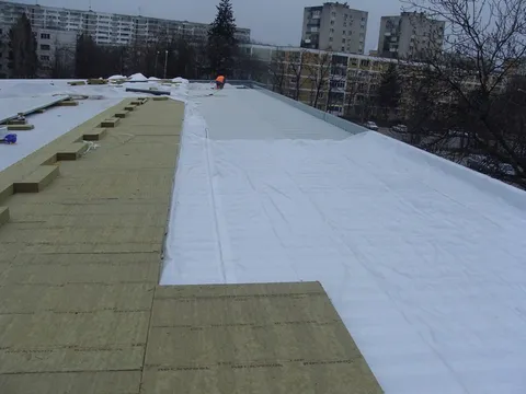 Montaj si hidroizolatie acoperis LIDL Bucuresti – fotografie 1