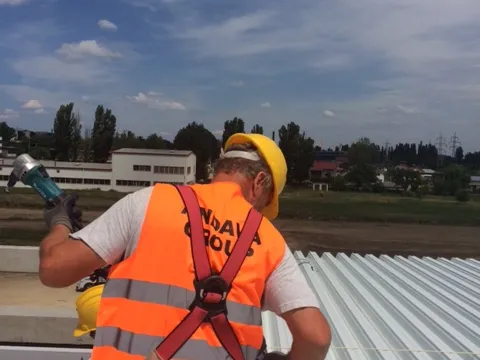 Montaj sistem acoperis si hidroizolatii hala Yazaki Braila – fotografie 6