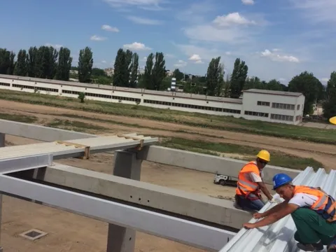 Montaj sistem acoperis si hidroizolatii hala Yazaki Braila – fotografie 8