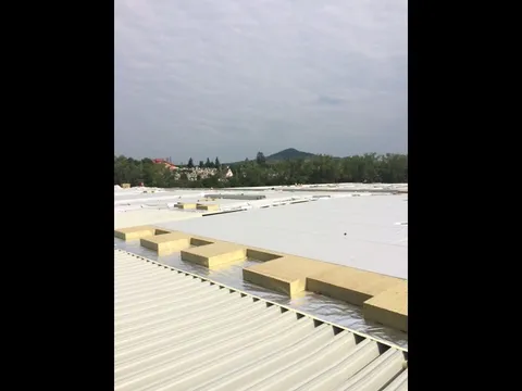 Montaj sistem hidroizolatie acoperis Hala LEONI 4 Bistrita – fotografie 33