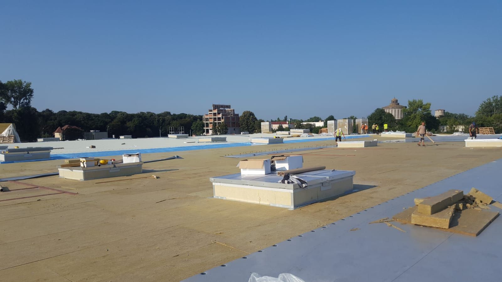 Montat sistem complet acoperis Carrefour Roman