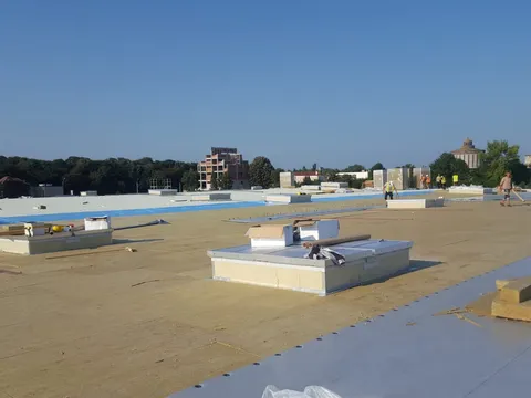 Montat sistem complet acoperis Carrefour Roman – fotografie 6