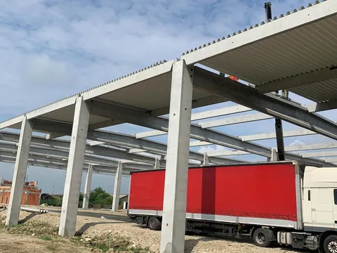 Montat sistem complet acoperiș hală – Abator Pitești – fotografie 4