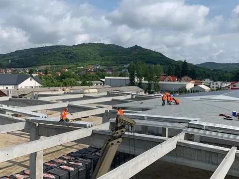 Montat sistem complet acoperiș hală – Abator Pitești – fotografie 8